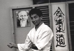 Ясунари Китаура